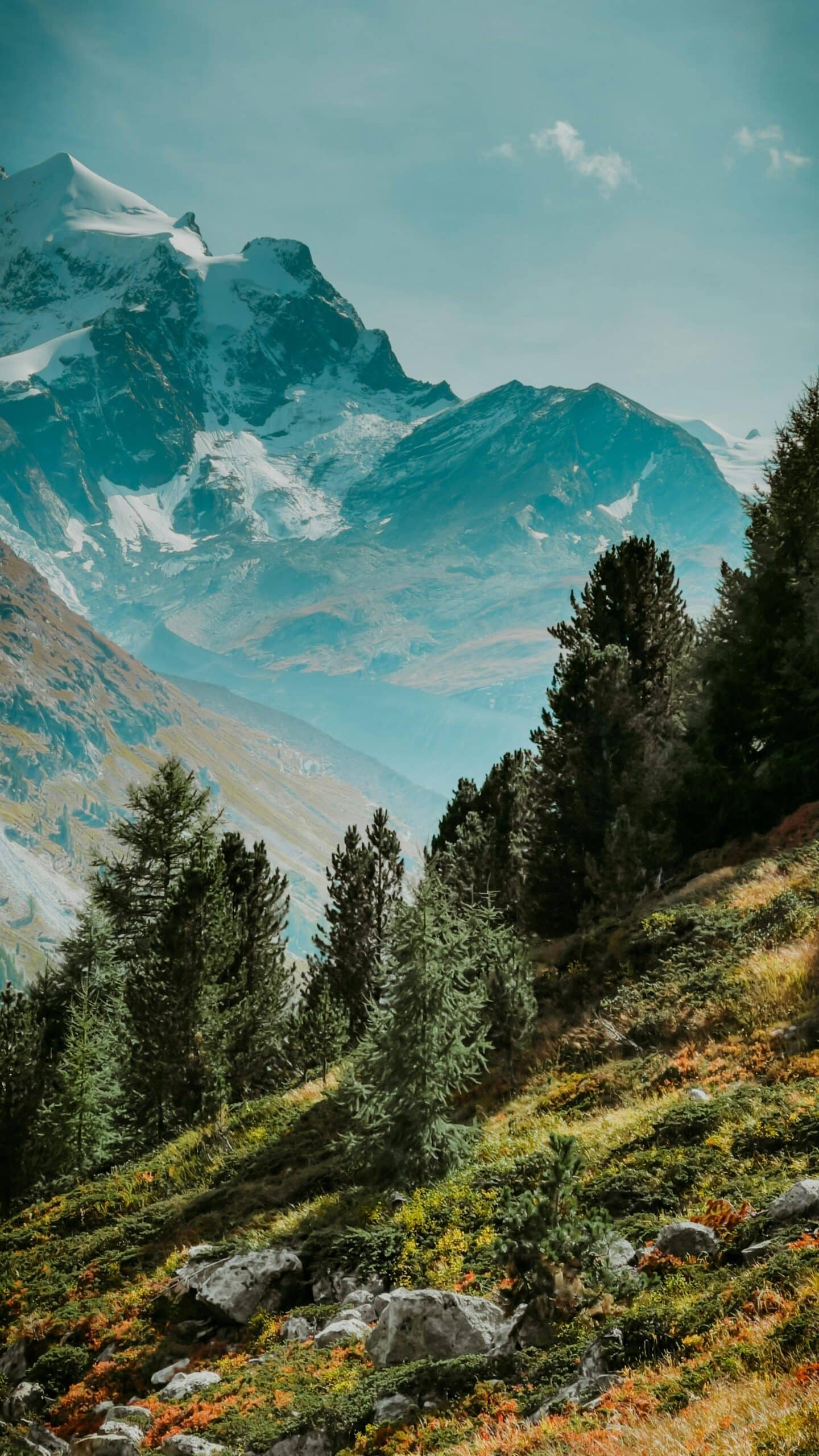 Mountain lake with peaks.